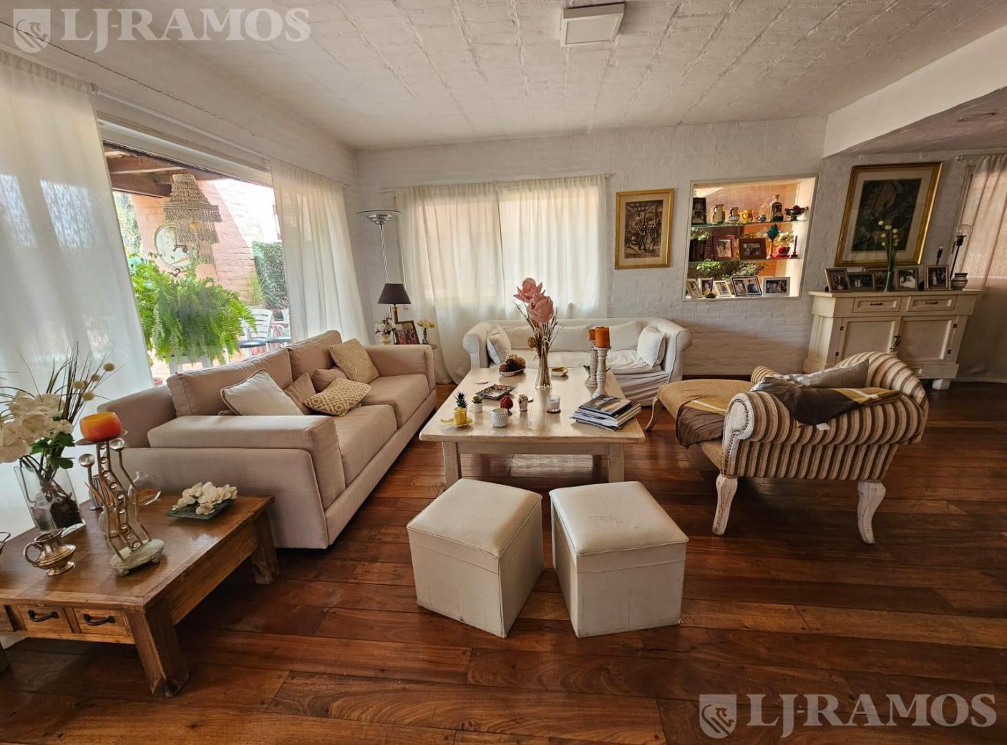 Foto de Casa en Venta en Village Las Lomas, imagen 2