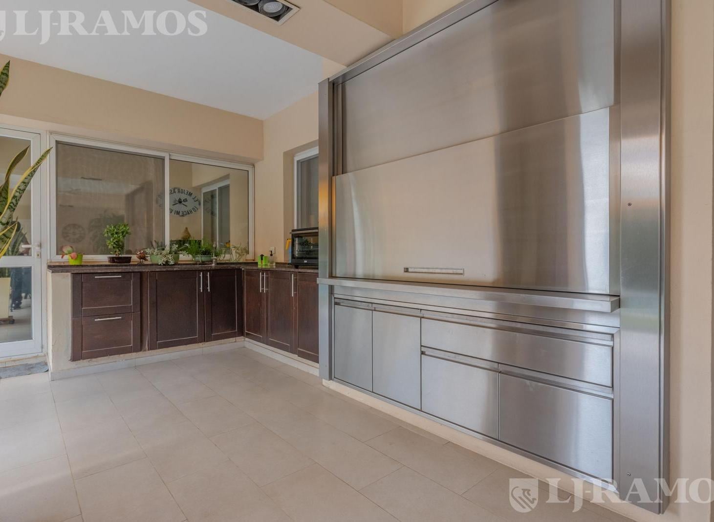 Foto de Casa con 3 dormitorios gran playroom | Lote esquina | Pileta | 356 m², imagen 3