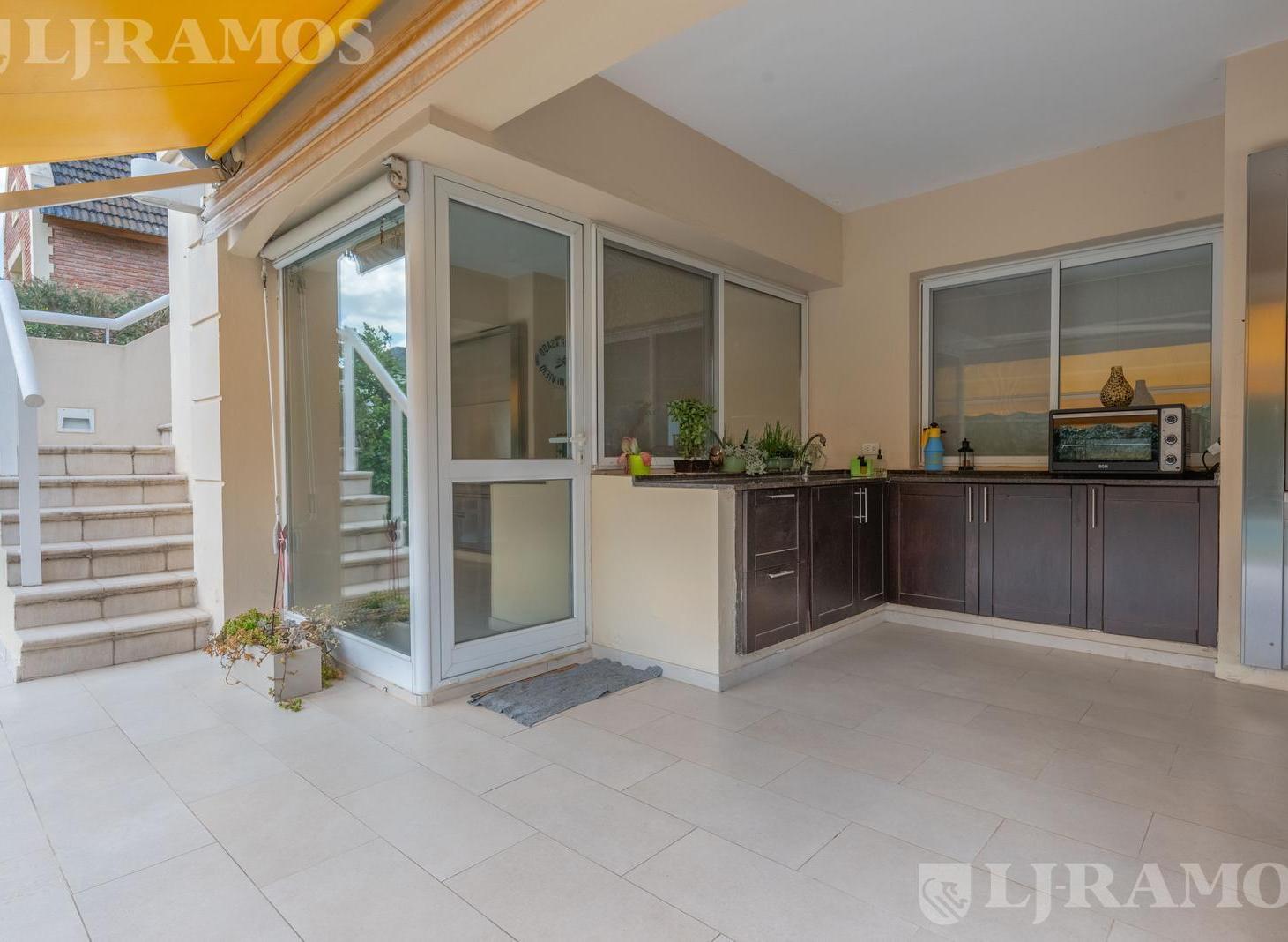 Foto de Casa con 3 dormitorios gran playroom | Lote esquina | Pileta | 356 m², imagen 2