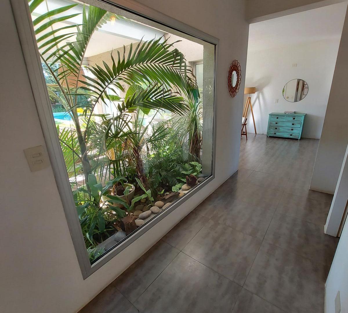 Foto de 4 DORMITORIOS y AREA de SERVICIO. GRAN LOTE INTERNO., imagen 5