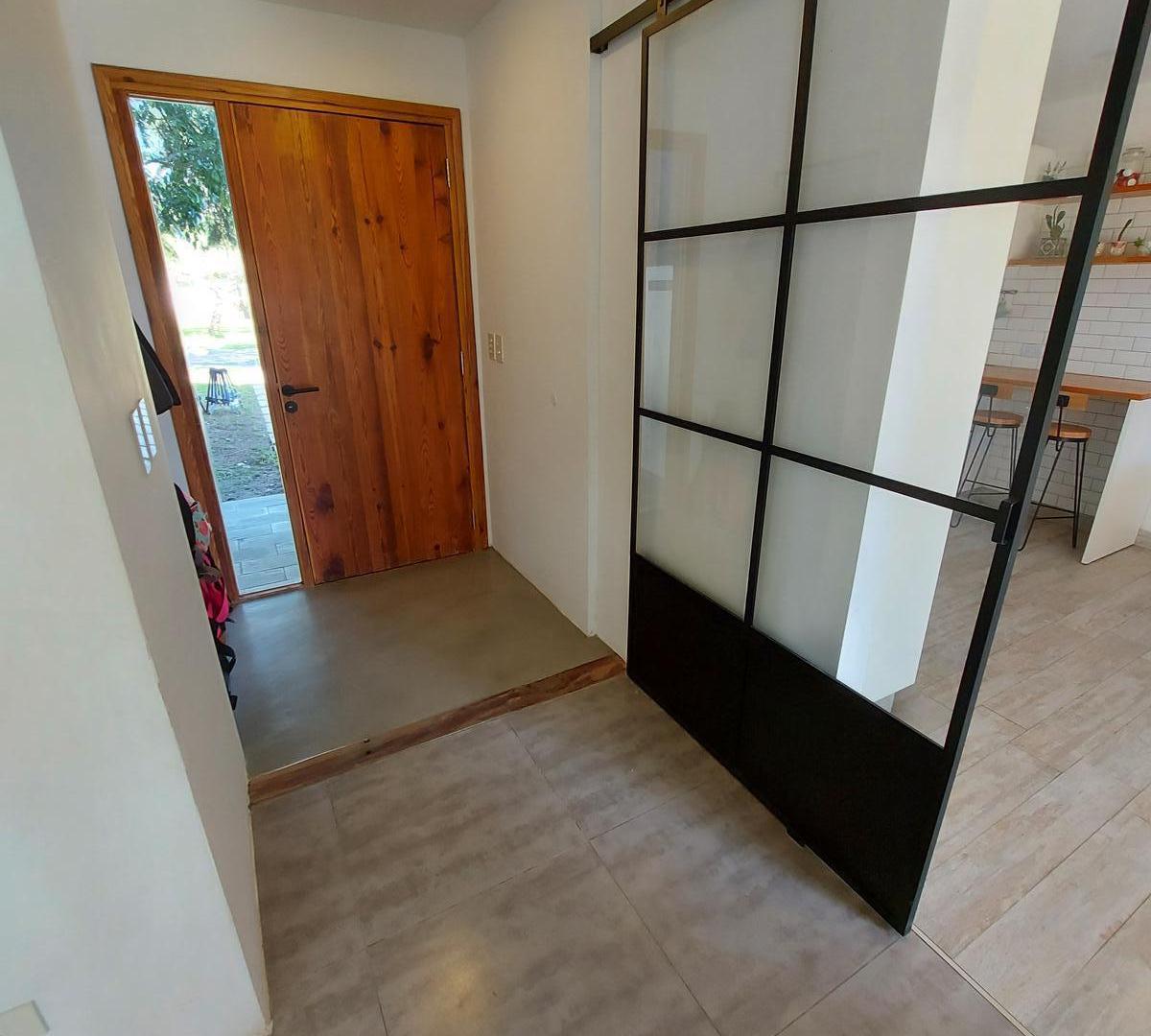 Foto de 4 DORMITORIOS y AREA de SERVICIO. GRAN LOTE INTERNO., imagen 4
