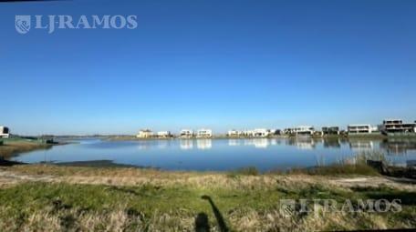 Foto de Hermoso Terreno en Venta Costas a la LAGUNA, a metros de Laguna Central, imagen 1