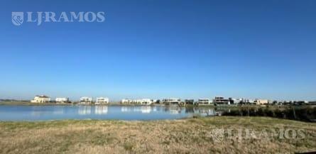 Foto de Hermoso Terreno en Venta Costas a la LAGUNA, a metros de Laguna Central, imagen 2