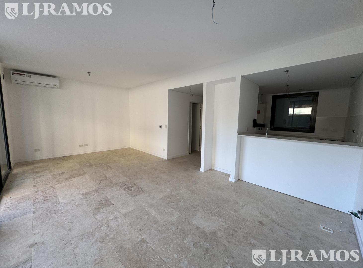 Foto de MUY LINDO DUPLEX CON JARDIN EN VENTA EN URBANA LAS LOMAS, imagen 3