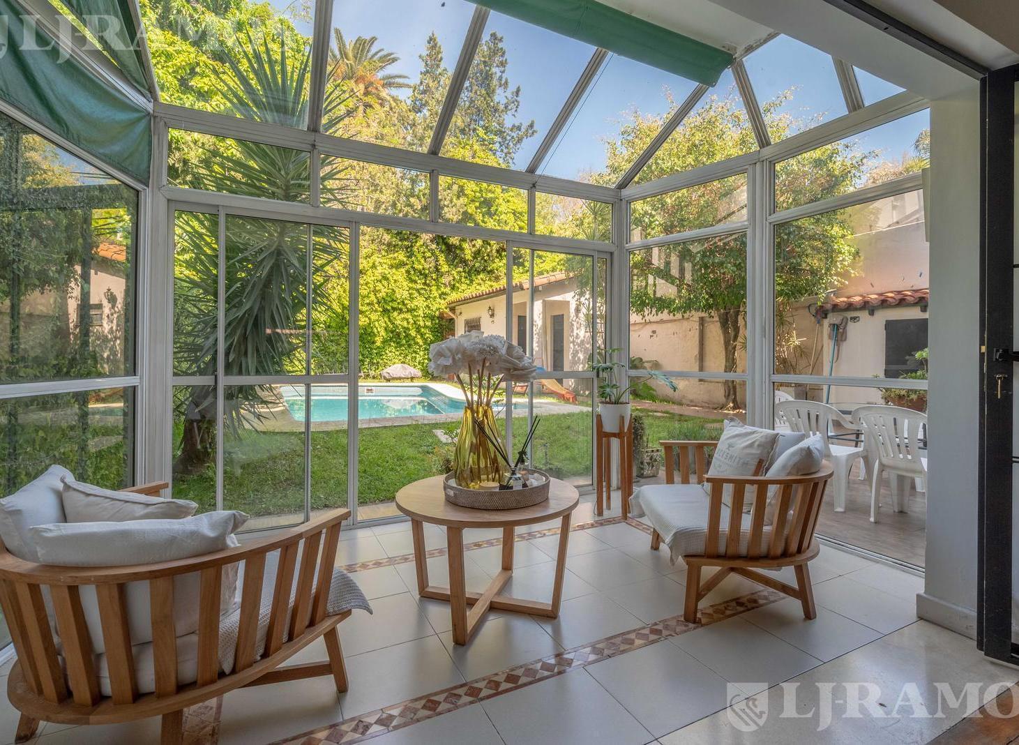 Foto de Casa 5 ambientes Vicente López, con pileta, galeria y 2 dos cocheras, imagen 2