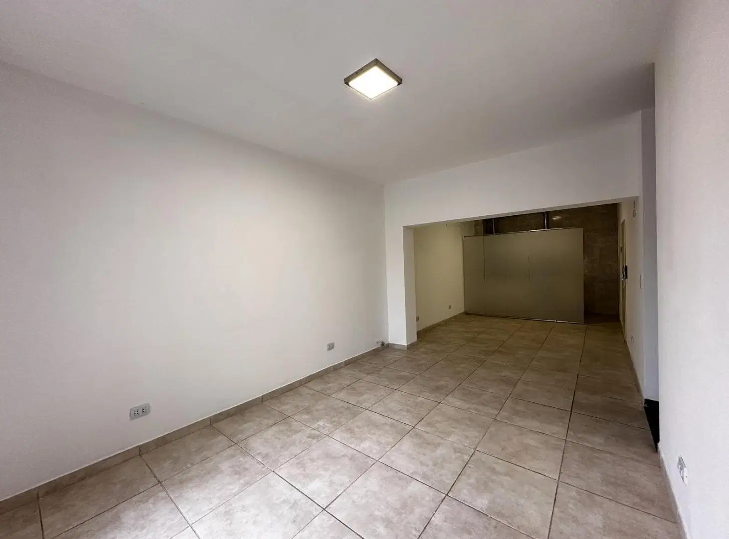 Amplio departamento un dormitorio cercano a Echesortu 1