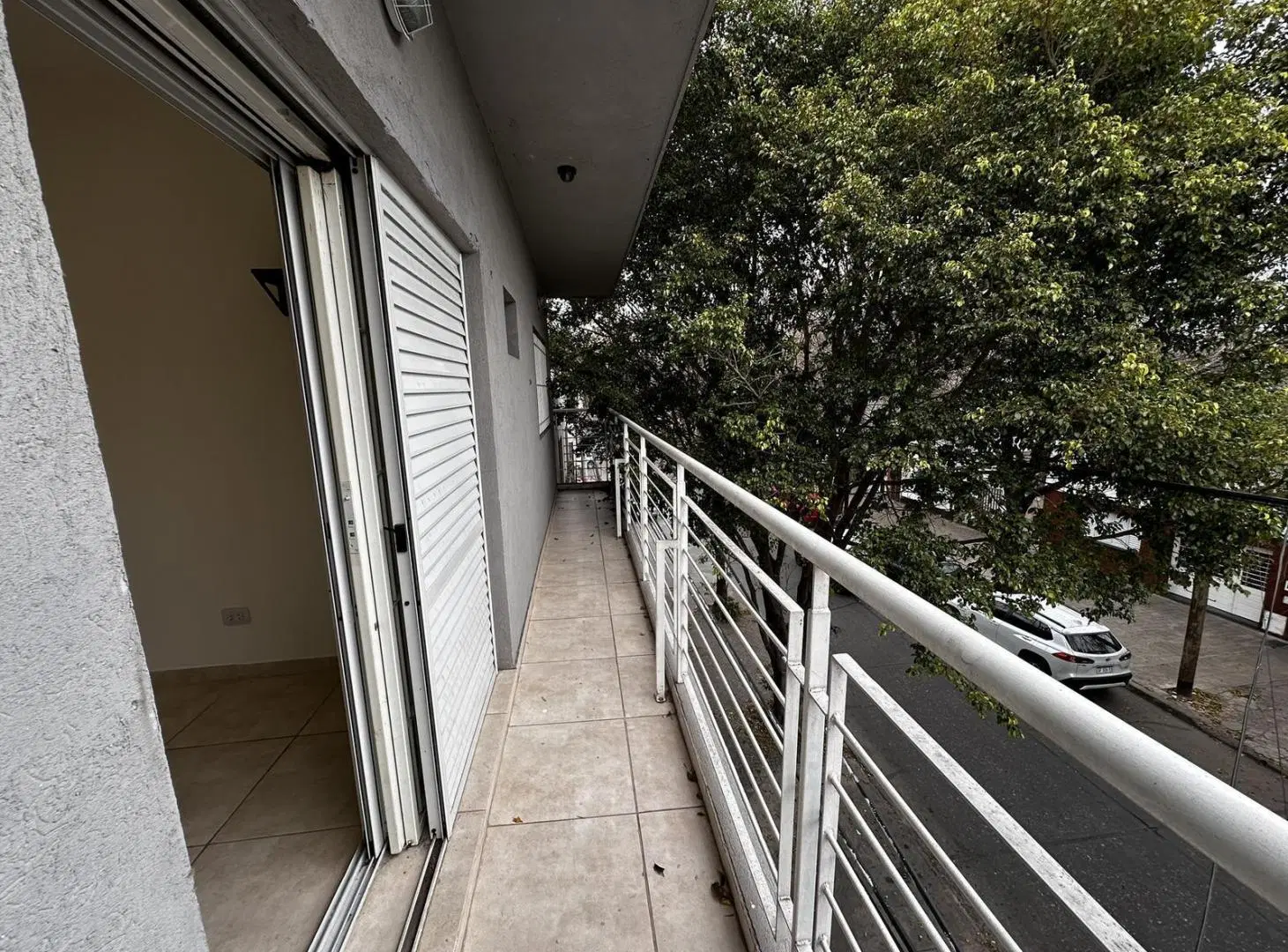 Amplio departamento un dormitorio cercano a Echesortu 4