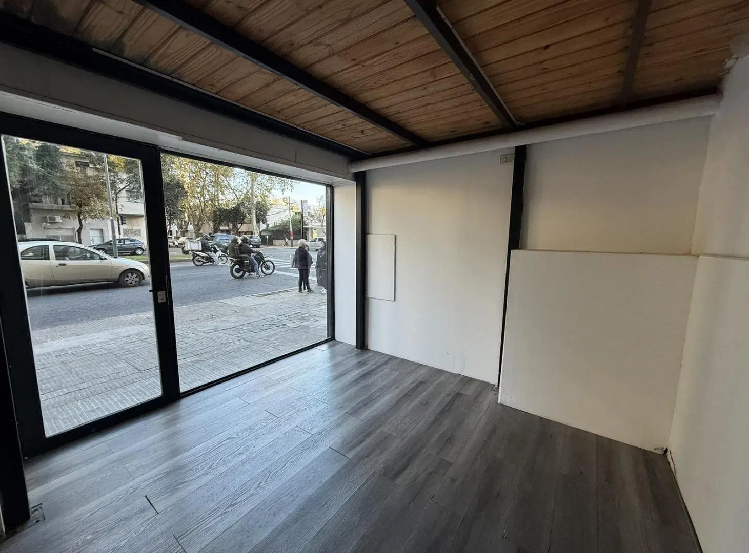 Local comercial sobre Av. Francia 3