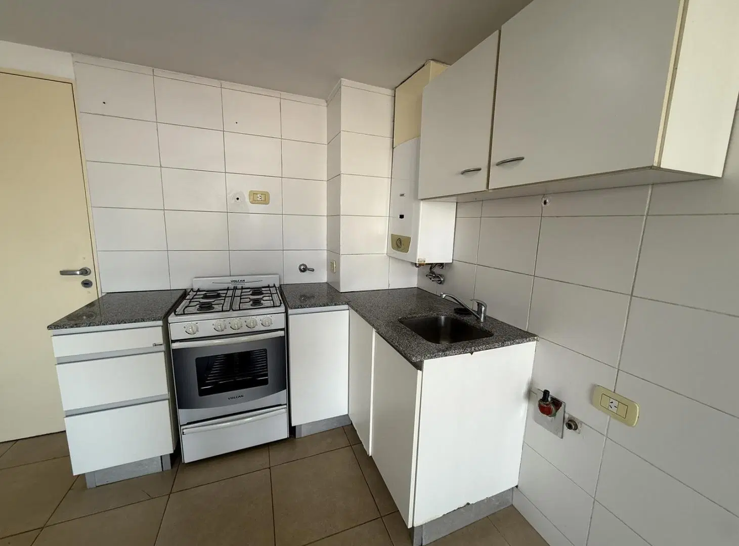 1 dormitorio con balcon y amenities 2