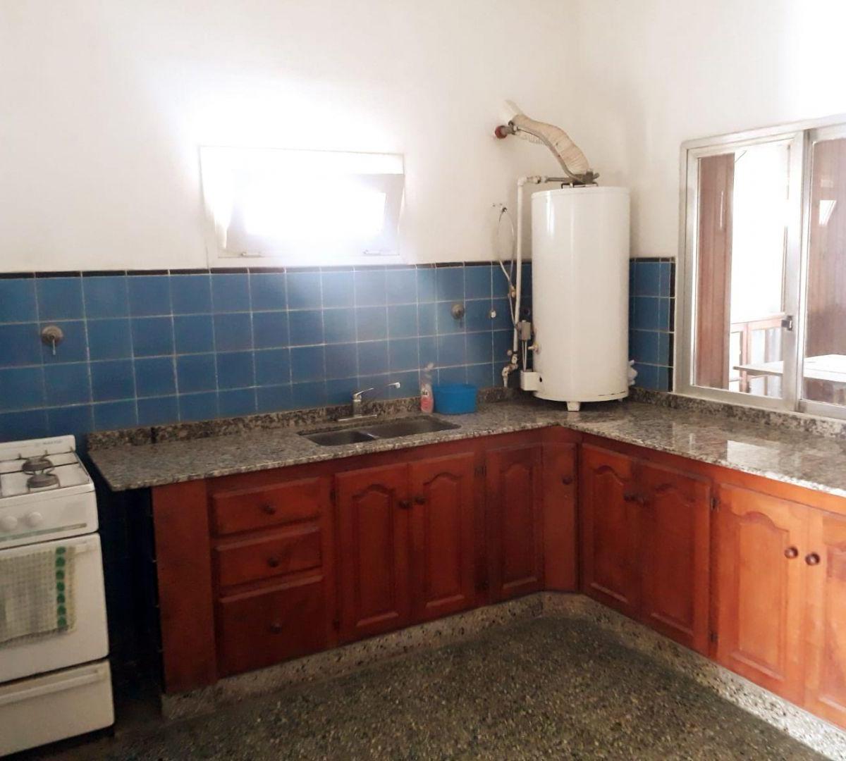 Venta de casa 3 ambientes en Quilmes Oeste.