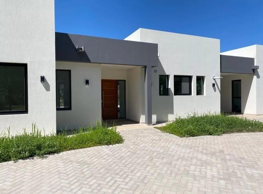 Foto de Venta de Casa 4 AMBIENTES en Miralagos Club de Campo, Brands, imagen 2
