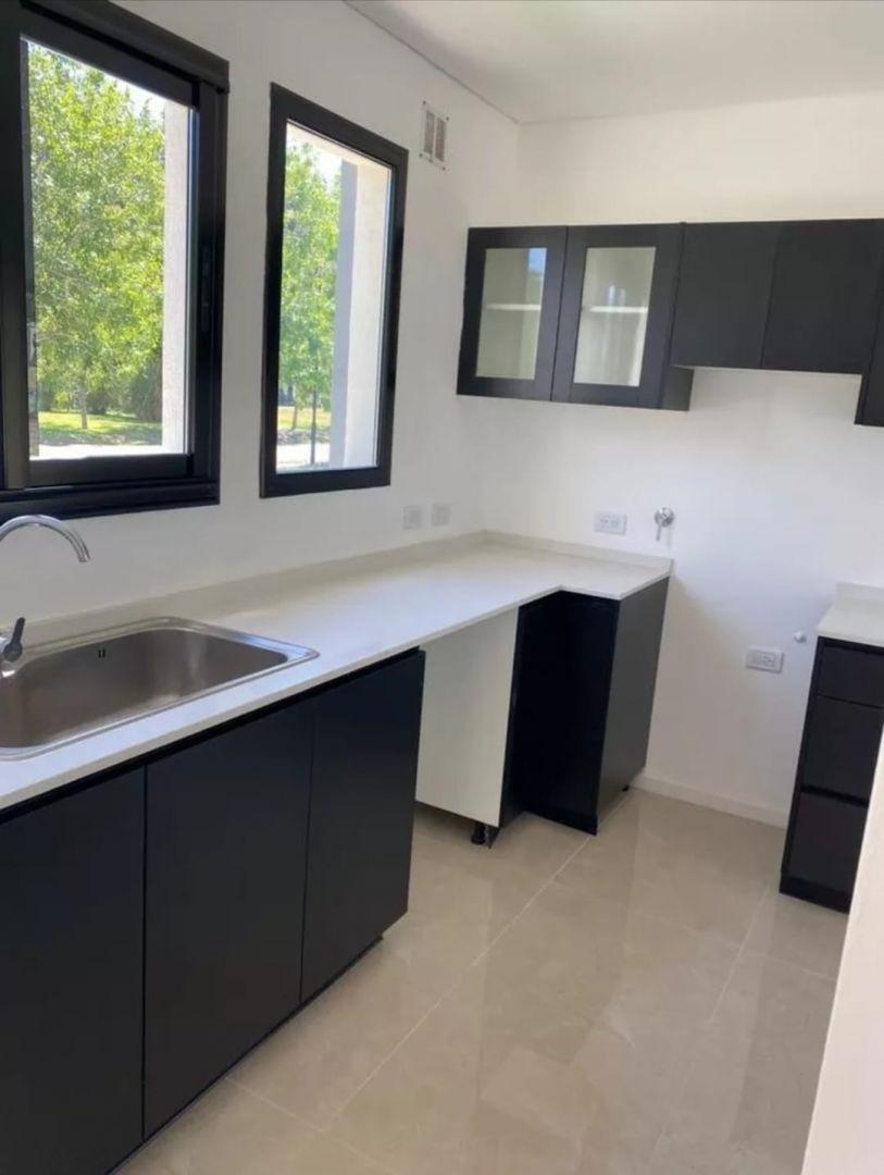 Foto de Venta de Casa 4 AMBIENTES en Miralagos Club de Campo, Brands, imagen 5