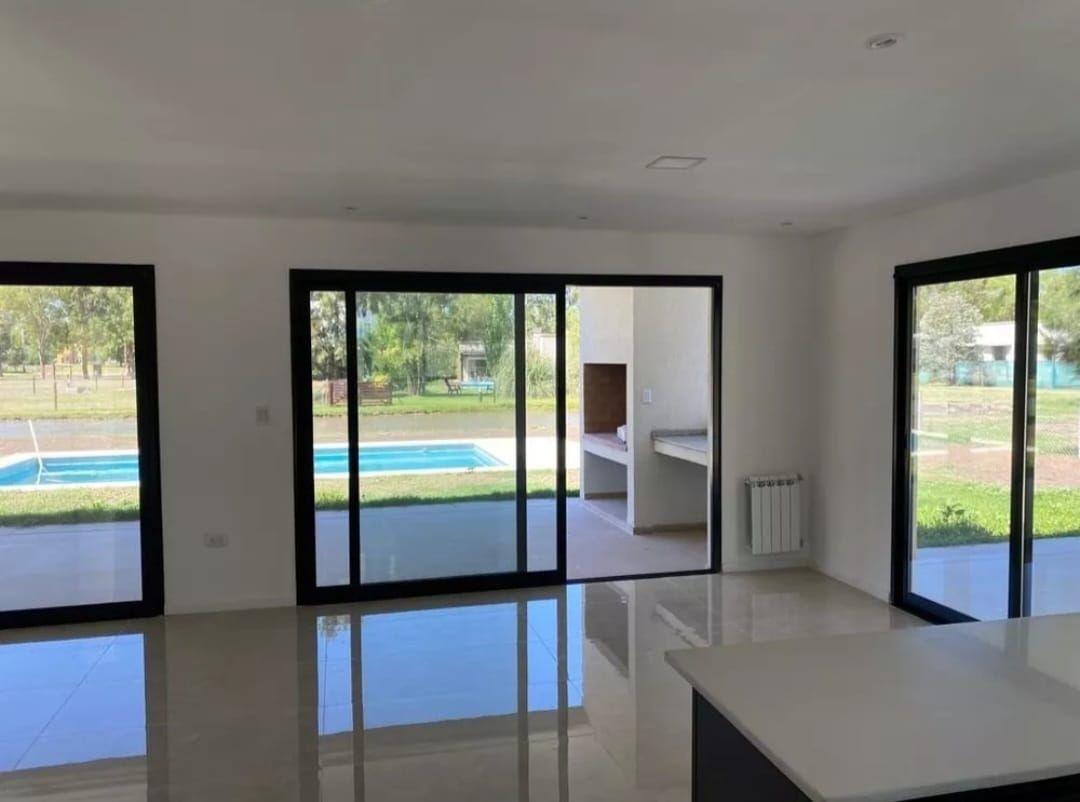 Foto de Venta de Casa 4 AMBIENTES en Miralagos Club de Campo, Brands, imagen 4