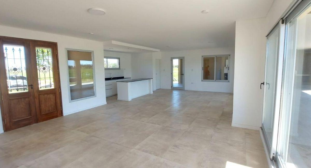 Foto de Venta de Casa 4 AMBIENTES en El Mirador, Brandsen., imagen 2
