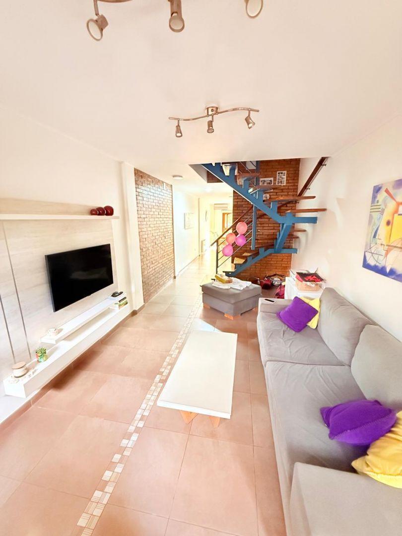 Triplex 4 Ambientes en Venta Quilmes 2