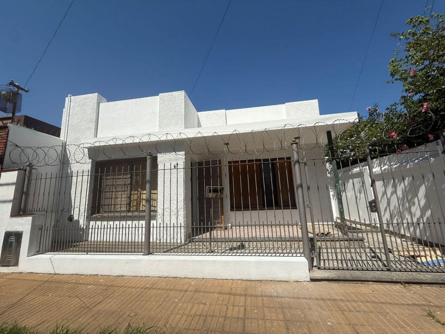 Casa 3 ambientes. | SARMIENTO al 100