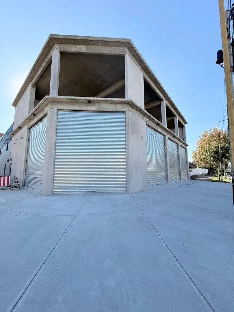 ALQUILER DE LOCAL COMERCIAL EN BERNAL 1