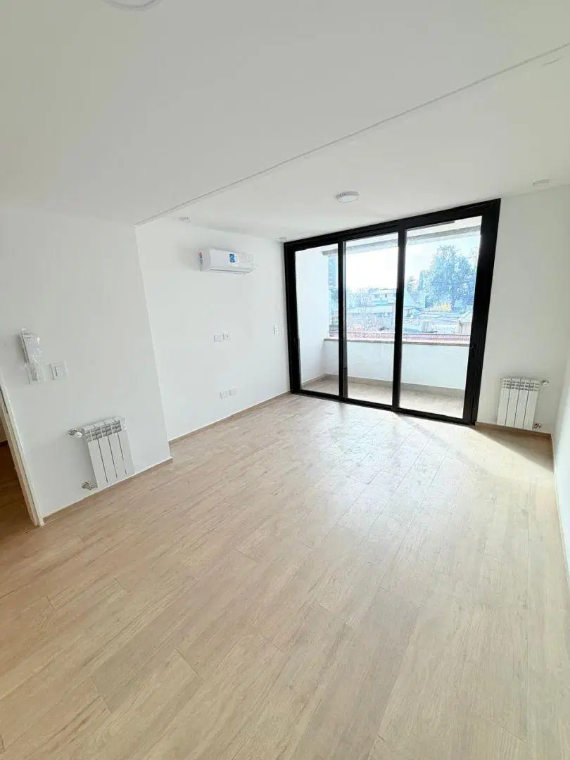DEPARTAMENTO EN VENTA 2 AMB A ESTRANR EN QUILMES 4