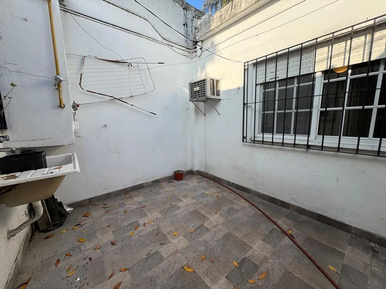 Casa 3 ambientes. | sanez peña al 500 1