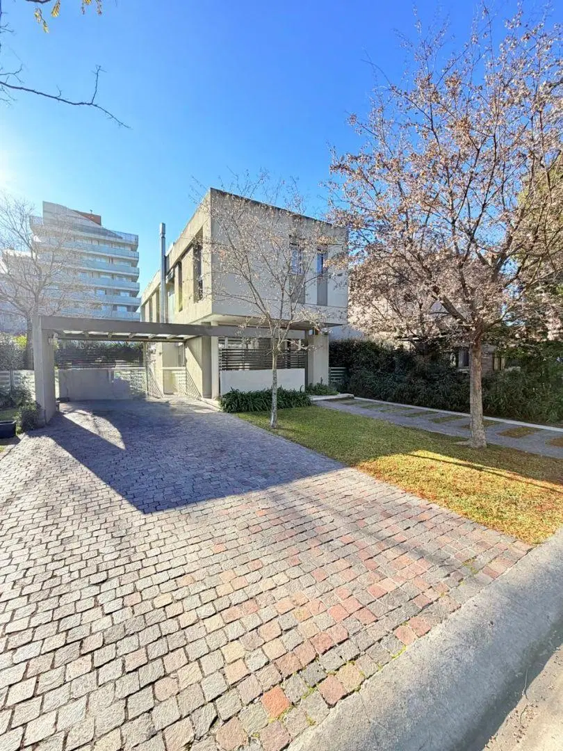 VENTA CASA DE 4 AMB EN BARRIO CERRADO 2