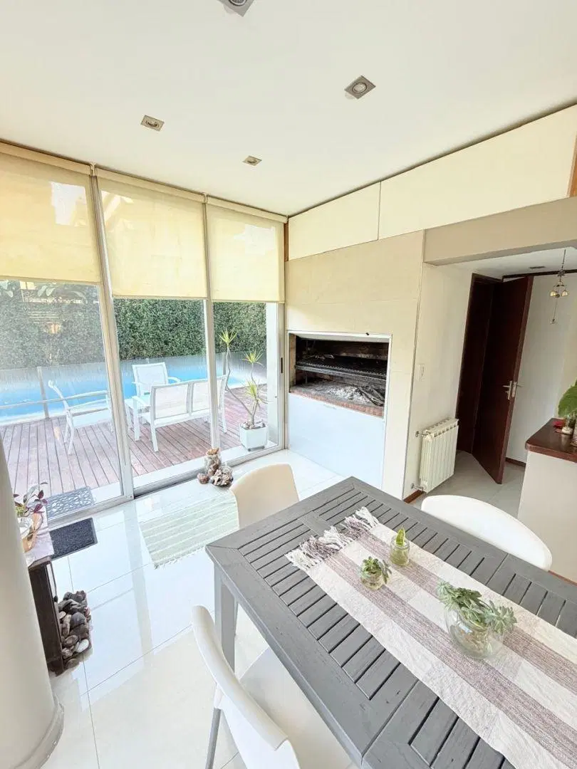 VENTA CASA DE 4 AMB EN BARRIO CERRADO 8