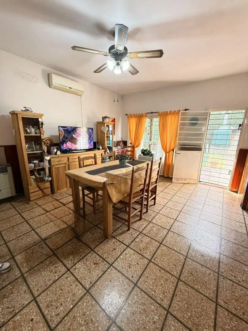 Casa 3 ambientes. | AZCUENAGA al 100 2