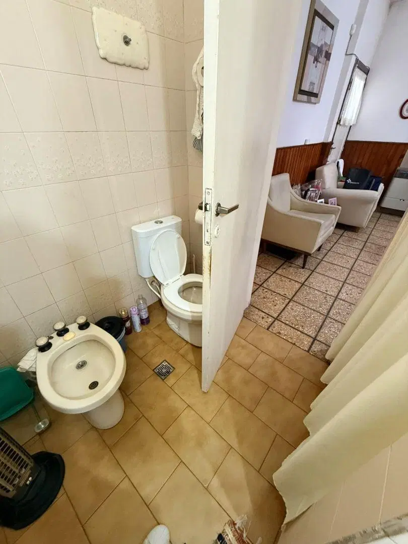 Casa 3 ambientes. | AZCUENAGA al 100 8