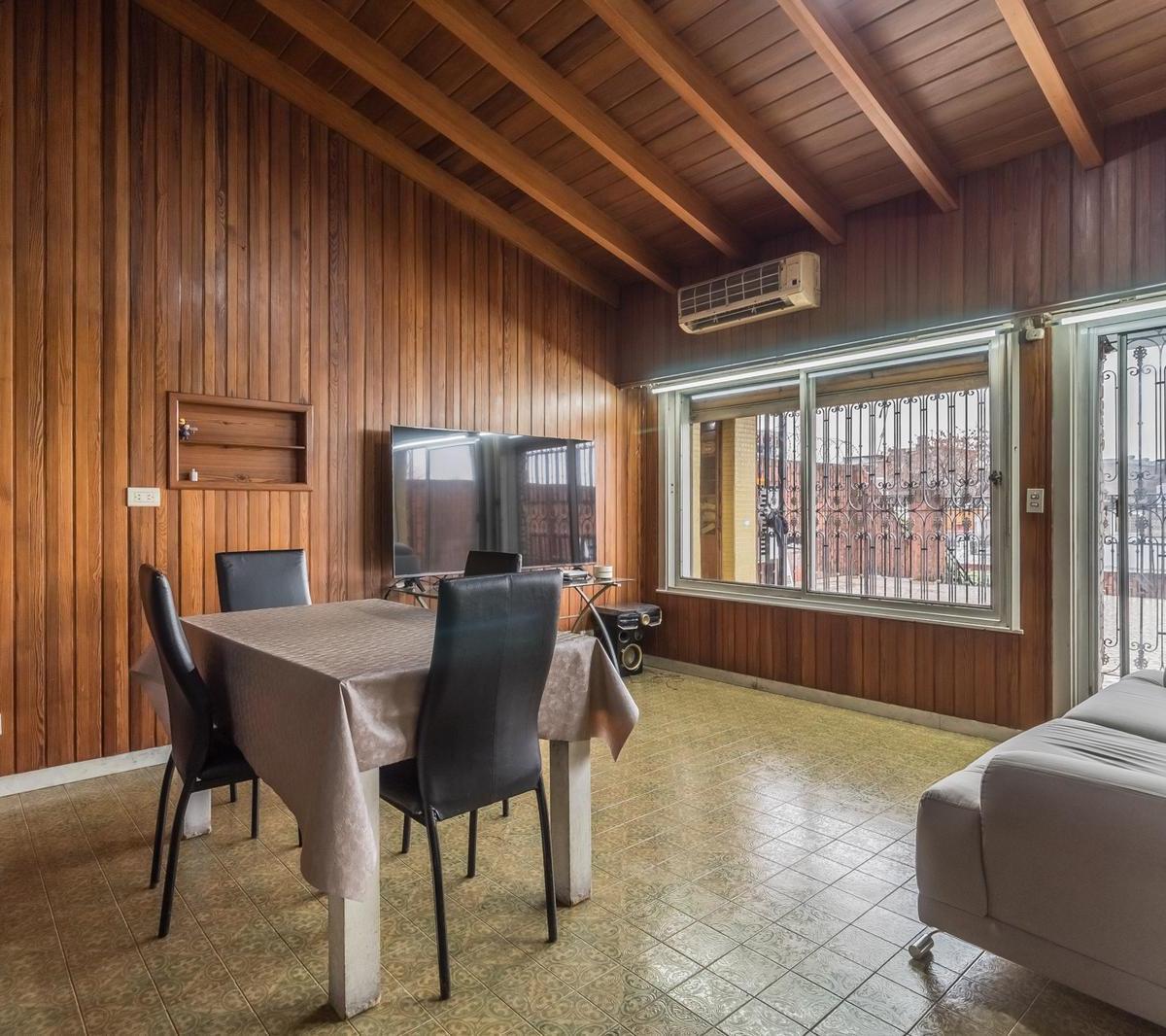 Venta - Oportunidad - Casa 4 Ambientes - Garage - Pileta 1