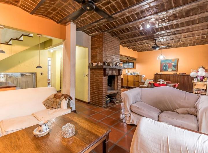 Venta- Colegiales - Casa - Apto Crédito - Cochera - Toilette - 5 ambientes - Jardin - Lavadero 2