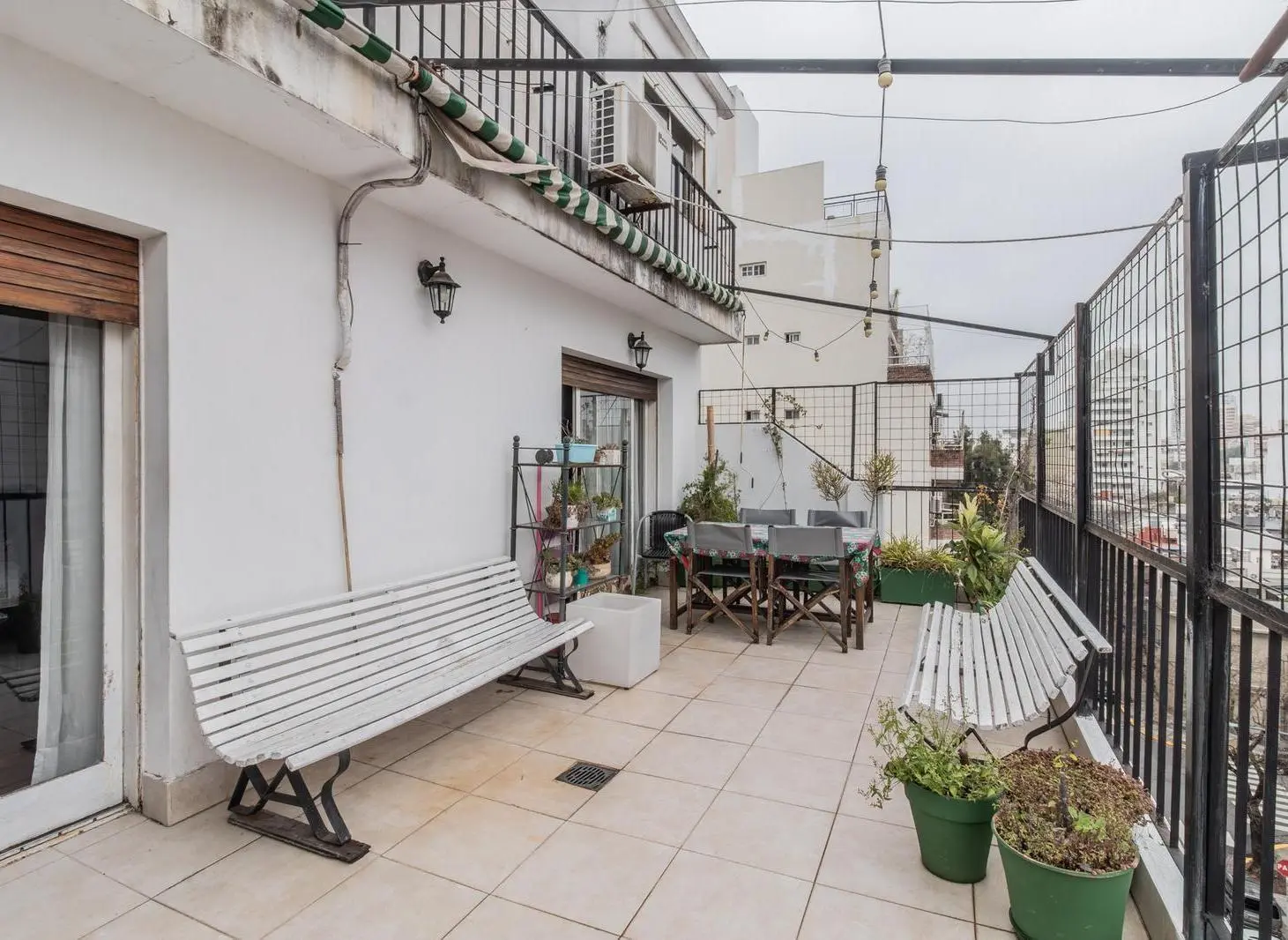Venta triplex 4 amb.con dependencia con balcon terraza y parrilla 1