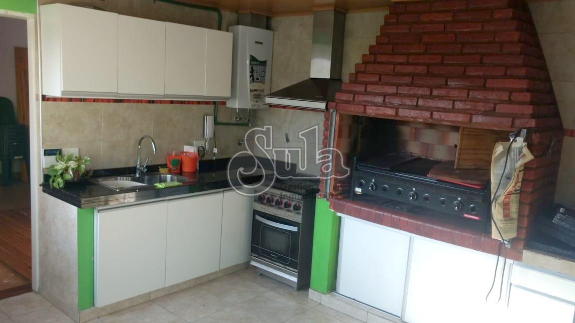 Espectacular Casa 5 Ambientes C/cochera, Patio y Terraza - Liniers - Venta 1