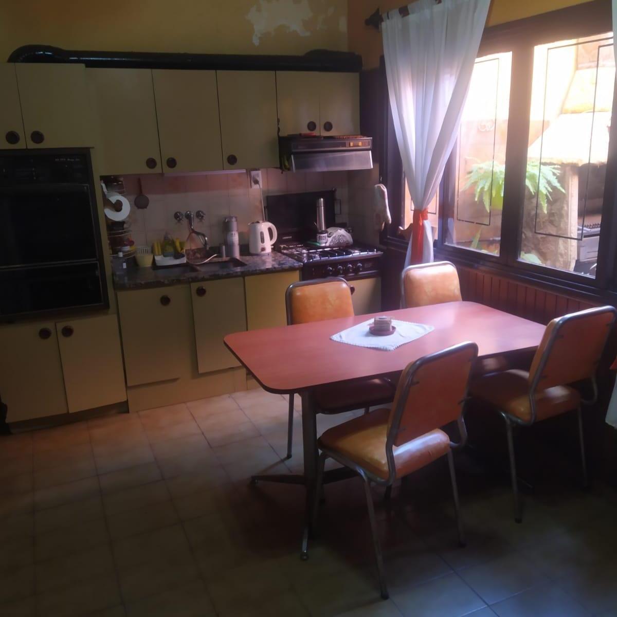 Casa 7 Ambientes C/cochera Para 2 Autos Ideal 2 Familias 2