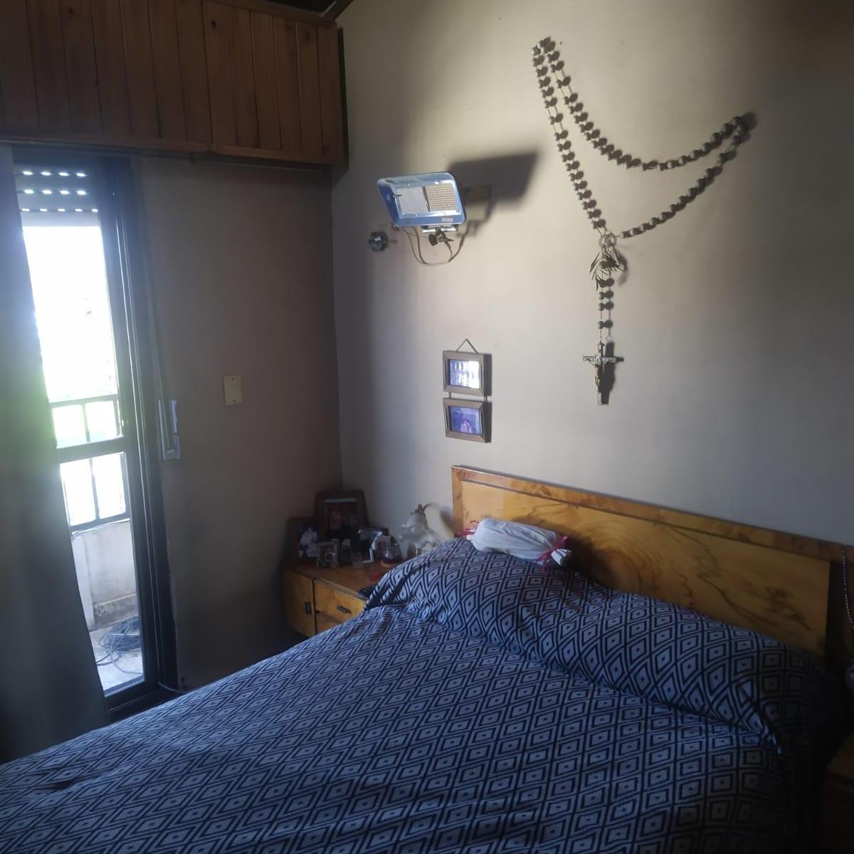 CASA 7 AMBIENTES C/COCHERA PARA 2 AUTOS IDEAL 2 FAMILIAS