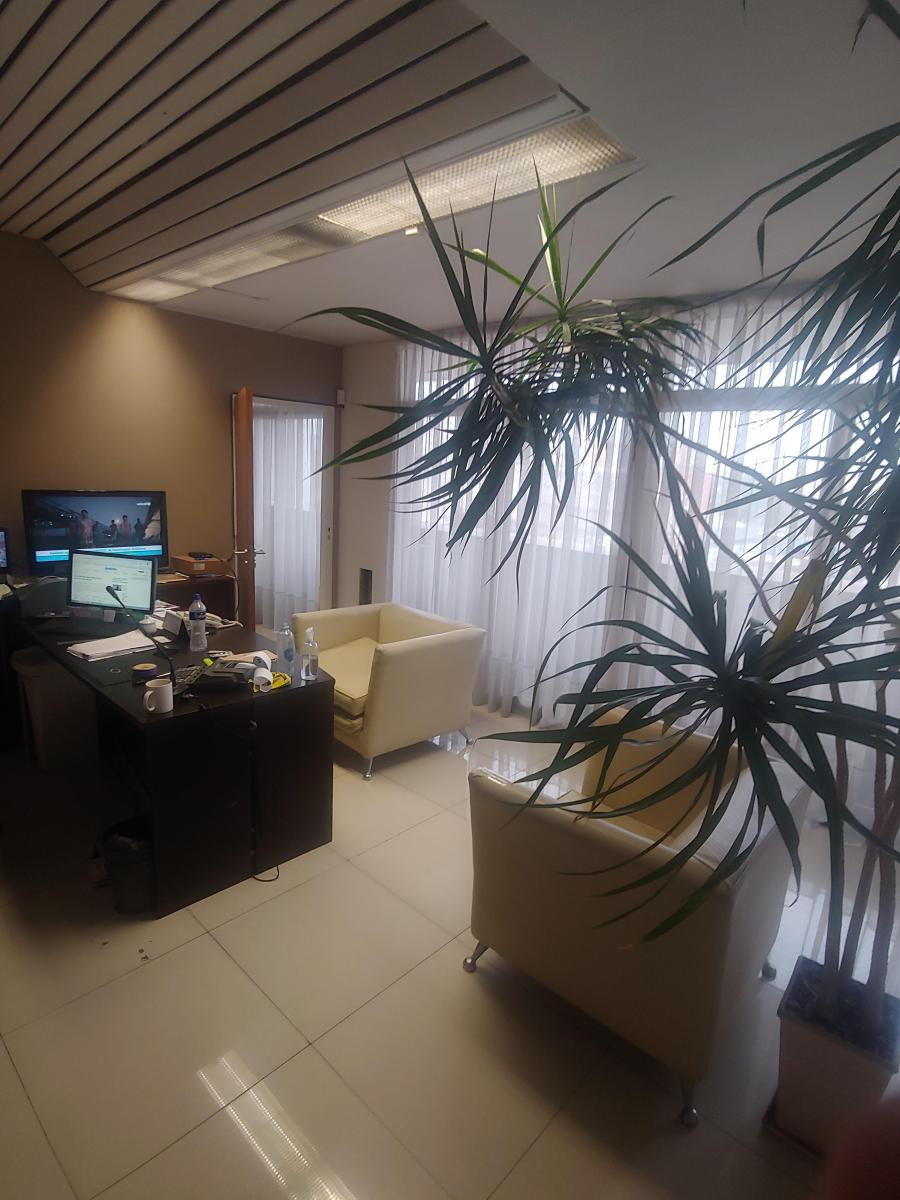 Piso Único de Oficinas 335 m 4
