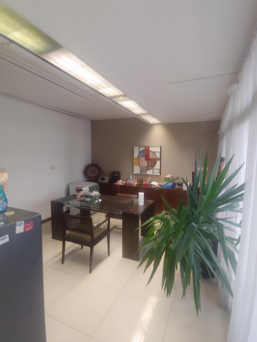 Piso Único de Oficinas 335 m 5