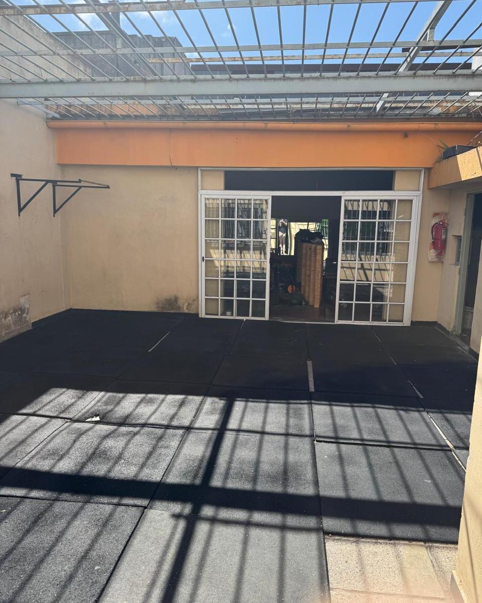 Local Comercial de 338 m Cub. Sobre Lote Propio de 8.60 X 46 4