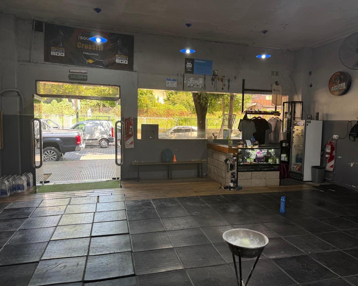 Local Comercial de 338 m Cub. Sobre Lote Propio de 8.60 X 46 1