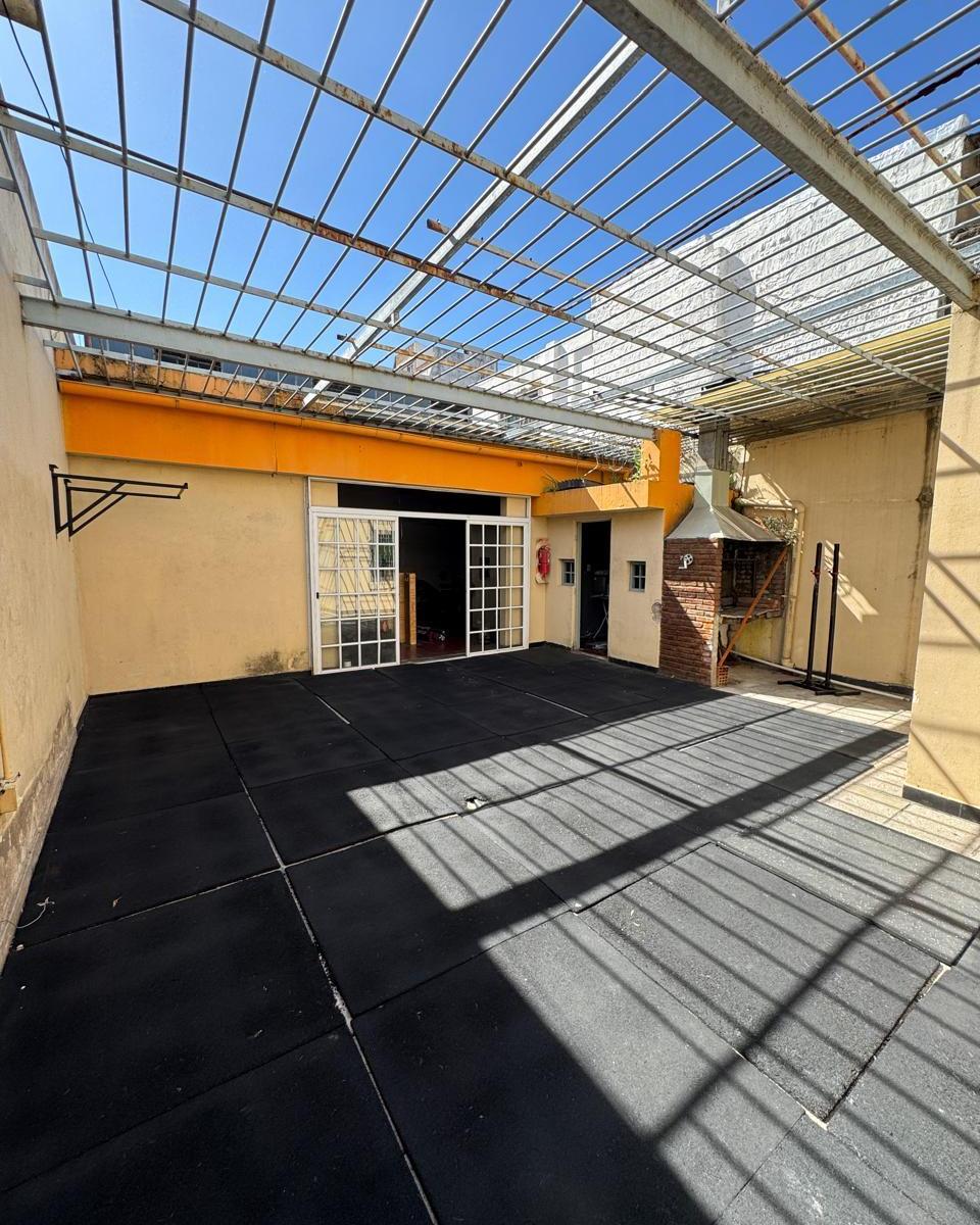 Local Comercial de 338 m Cub. Sobre Lote Propio de 8.60 X 46 5