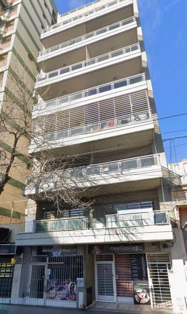 Departamento de 42 m2 con balcón al frente en venta en Liniers