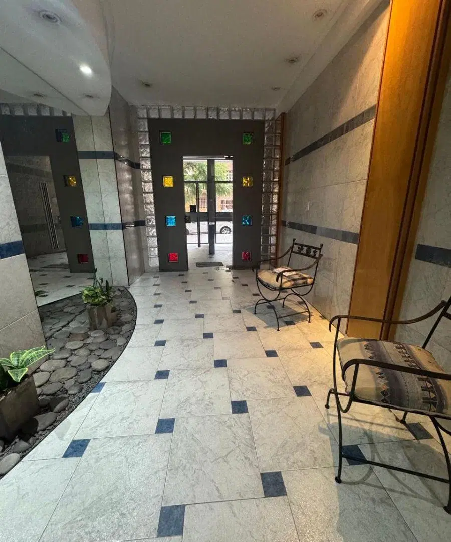 DEPARTAMENTO SEMIPISO DE 4 AMBIENTES C/ COCHERA CUBIERTA 3