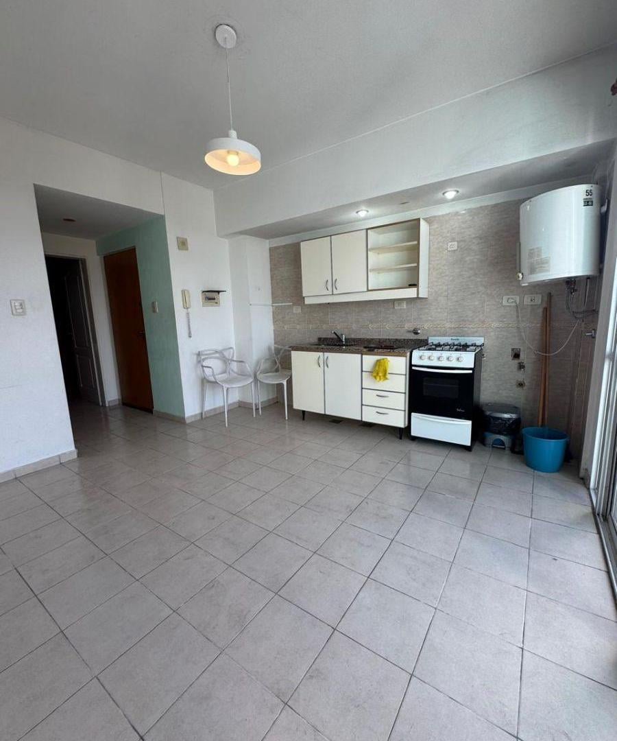 Foto de Departamento de 2 ambientes c/ balcón en alquiler en Liniers, imagen 4