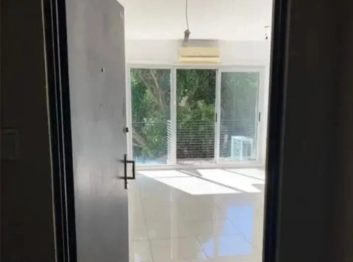ATIPICO MONOAMBIENTE CON TERRAZA EN DÚPLEX CON DUCHA. TODO LUZ Y SOL!!! 3