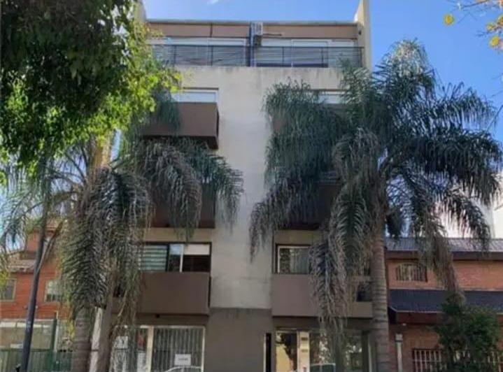 ATIPICO MONOAMBIENTE CON TERRAZA EN DÚPLEX CON DUCHA. TODO LUZ Y SOL!!! 1