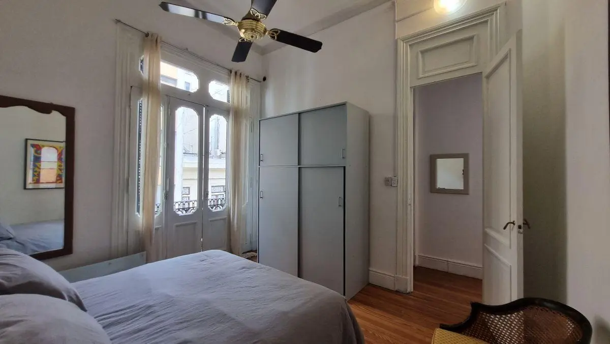 Amplio Depto para 8 en Edificio Histórico, a pasos del Congreso y Obelisco 5