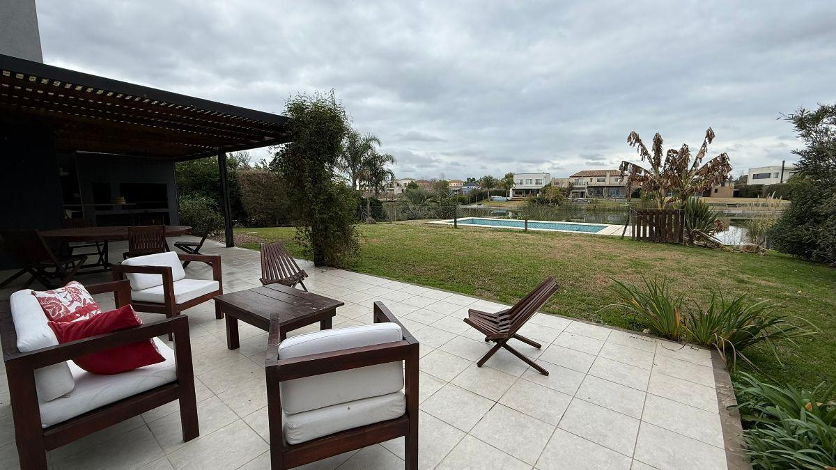 Foto de Casa con vista al Lago - Barrio San Benito - Apta Estadías o Eventos, imagen 4