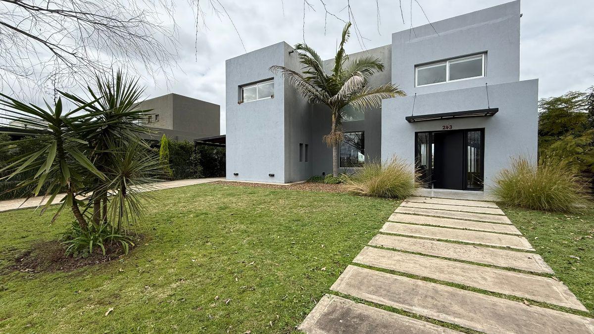 Foto de Casa con vista al Lago - Barrio San Benito - Apta Estadías o Eventos, imagen 5