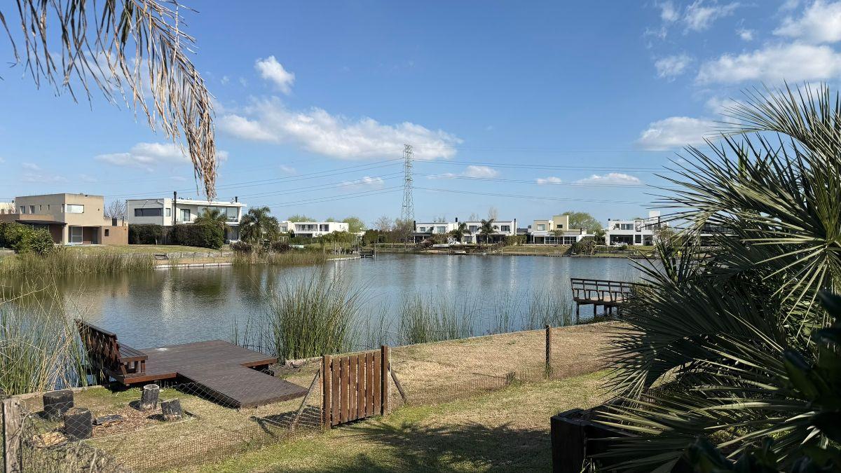 Foto de Casa con vista al Lago - Barrio San Benito - Apta Estadías o Eventos, imagen 1