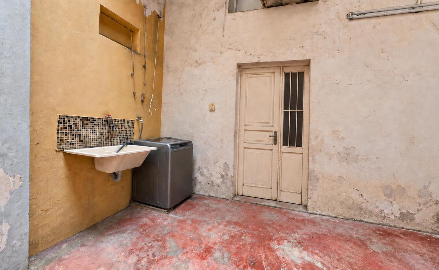 Foto de Venta lote con local comercial y vivienda Potencial constructivo PB 4, imagen 3