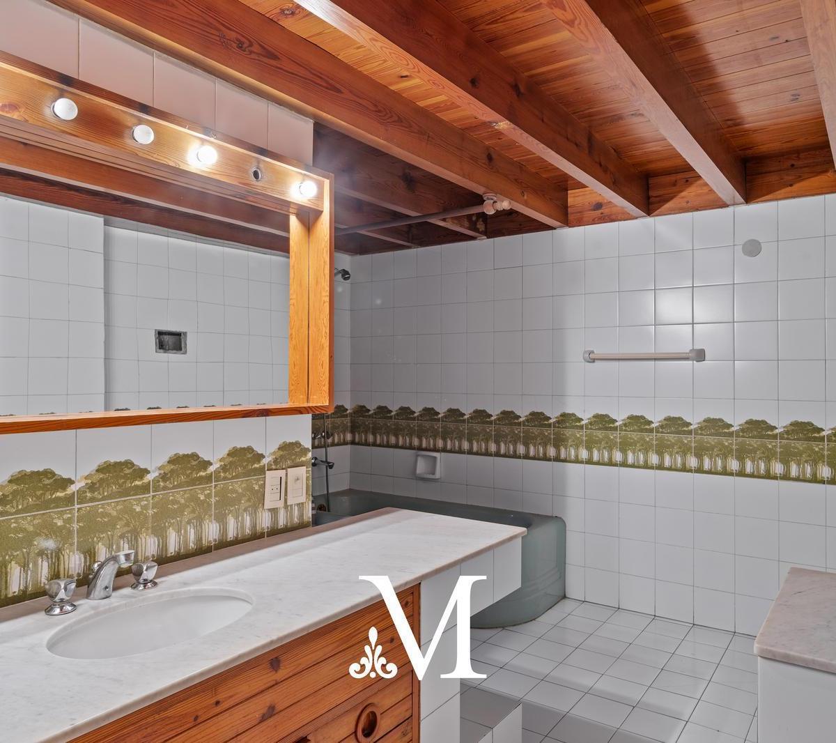 Casa en San Telmo con Parque de 400 m², 7 Ambientes, 3 Cocheras, Pileta, Quincho 2