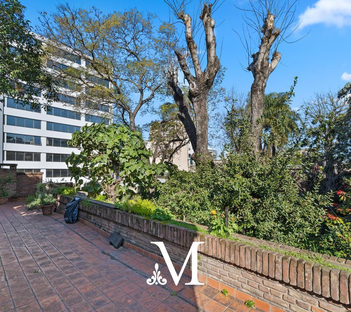 Casa en San Telmo con Parque de 400 m², 7 Ambientes, 3 Cocheras, Pileta, Quincho 5